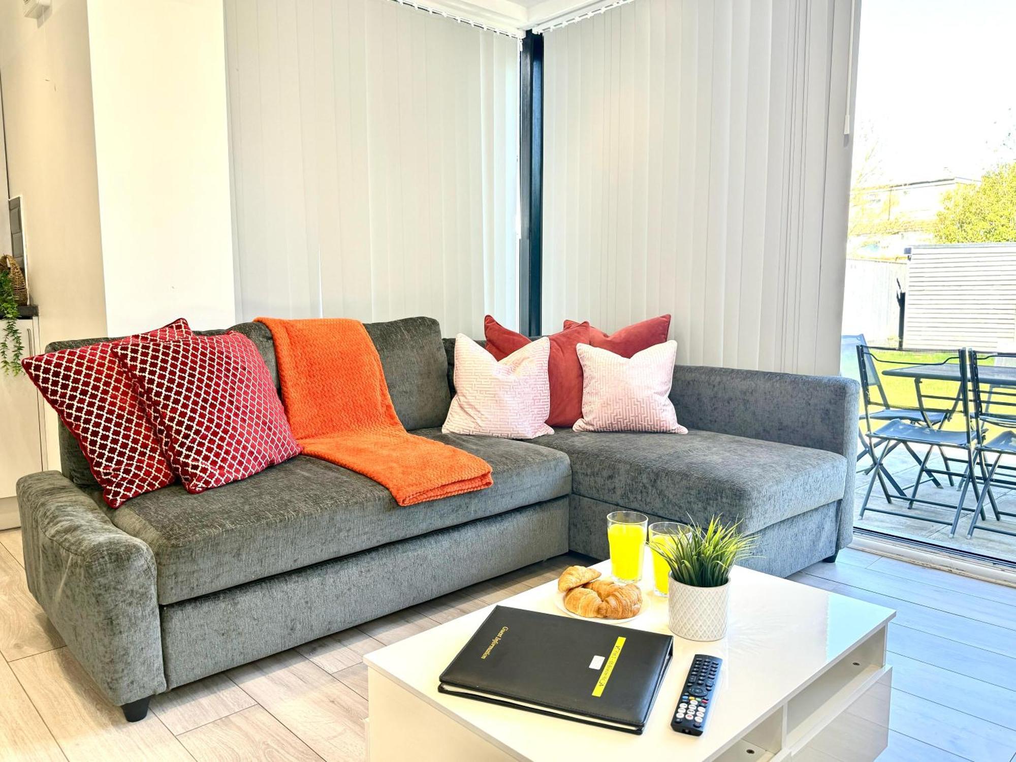 Evergreen Lodge - Two Bed Lux Flat - Parking, Garden, Patio, Wifi, Netflix - Close To Blenheim Palace & Oxford - F3 Kidlington Exteriör bild
