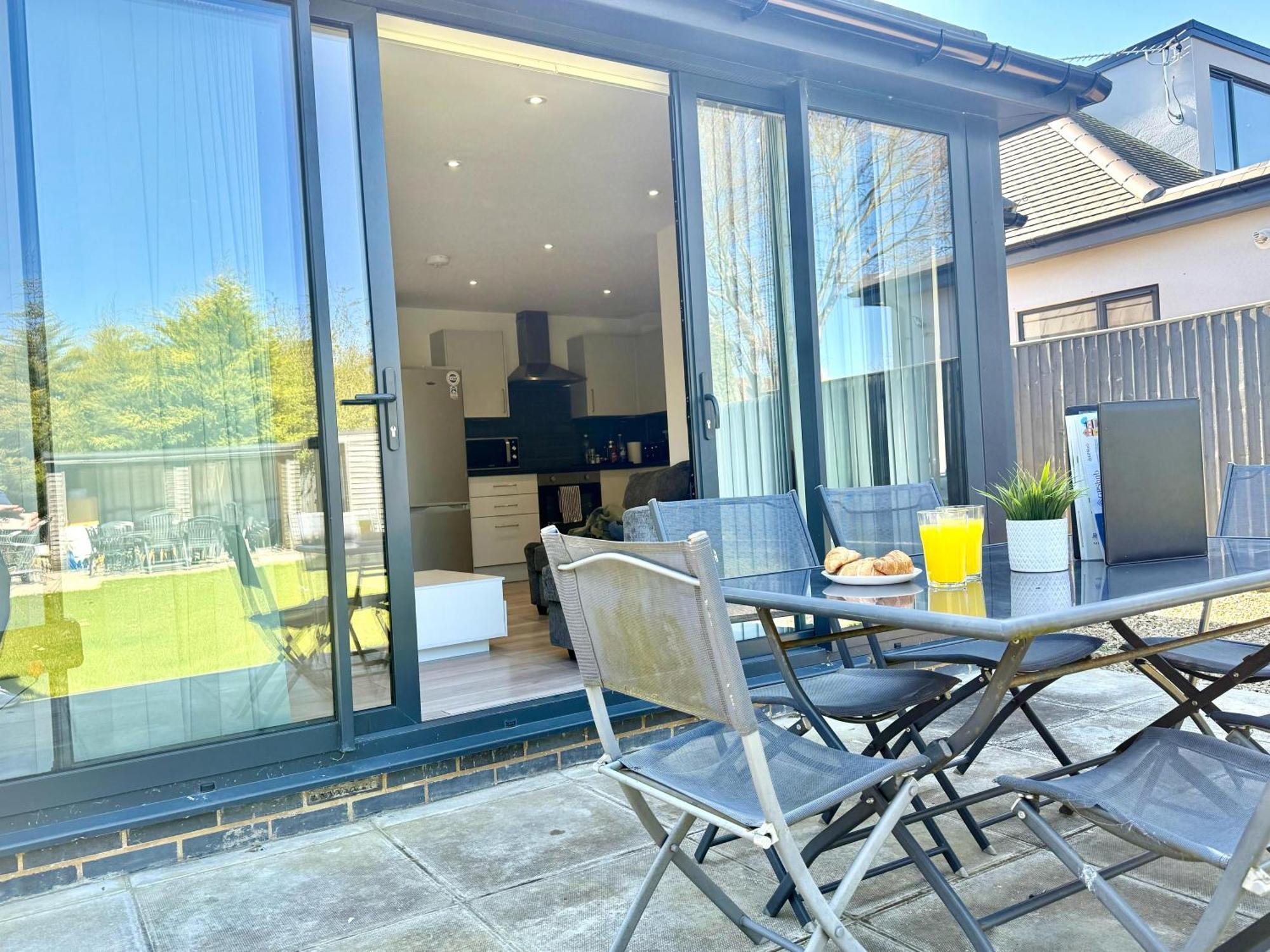 Evergreen Lodge - Two Bed Lux Flat - Parking, Garden, Patio, Wifi, Netflix - Close To Blenheim Palace & Oxford - F3 Kidlington Exteriör bild