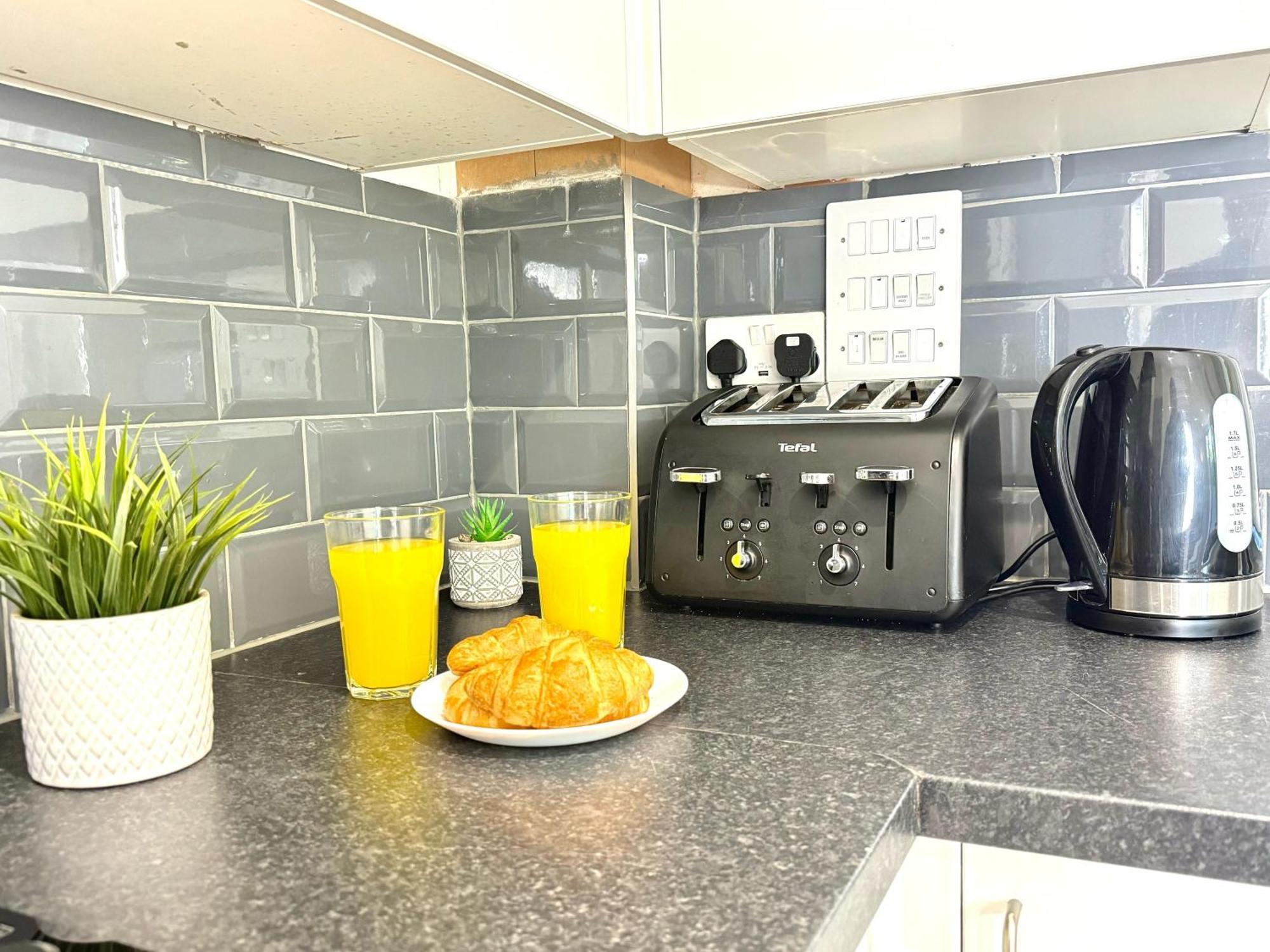 Evergreen Lodge - Two Bed Lux Flat - Parking, Garden, Patio, Wifi, Netflix - Close To Blenheim Palace & Oxford - F3 Kidlington Exteriör bild
