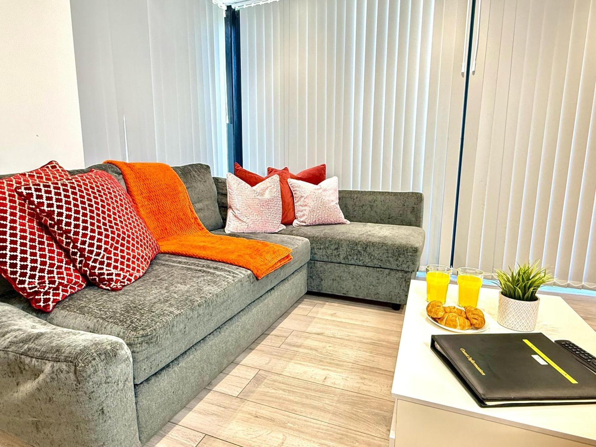 Evergreen Lodge - Two Bed Lux Flat - Parking, Garden, Patio, Wifi, Netflix - Close To Blenheim Palace & Oxford - F3 Kidlington Exteriör bild