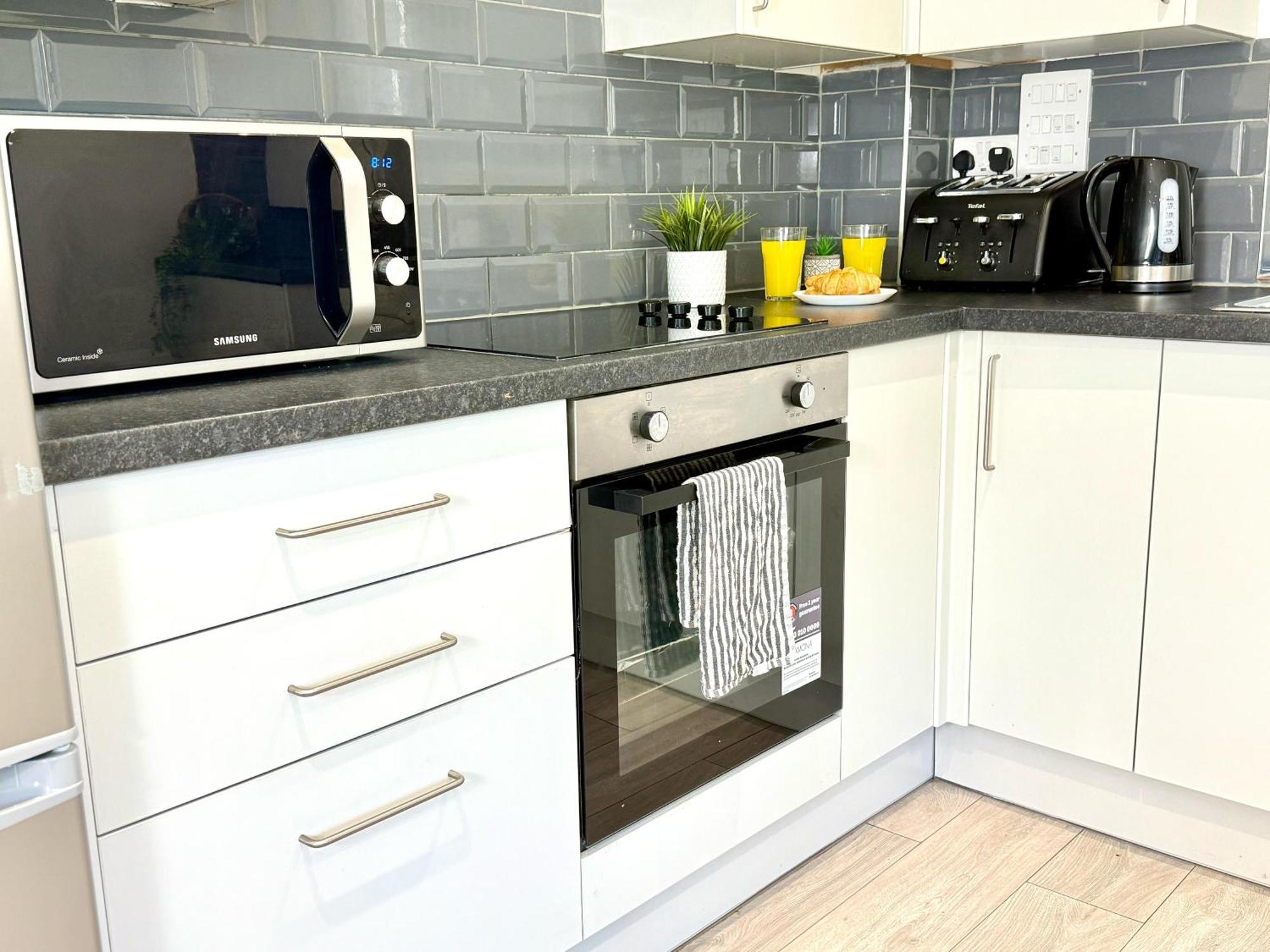 Evergreen Lodge - Two Bed Lux Flat - Parking, Garden, Patio, Wifi, Netflix - Close To Blenheim Palace & Oxford - F3 Kidlington Exteriör bild