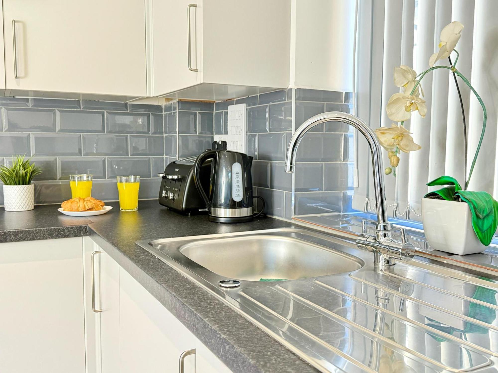 Evergreen Lodge - Two Bed Lux Flat - Parking, Garden, Patio, Wifi, Netflix - Close To Blenheim Palace & Oxford - F3 Kidlington Exteriör bild
