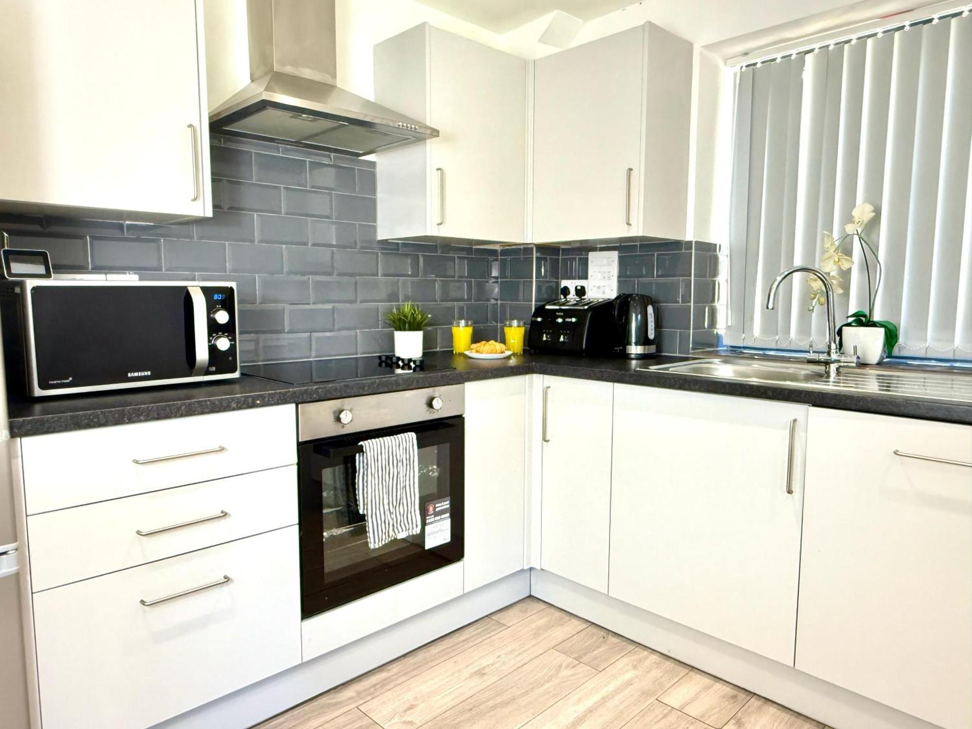 Evergreen Lodge - Two Bed Lux Flat - Parking, Garden, Patio, Wifi, Netflix - Close To Blenheim Palace & Oxford - F3 Kidlington Exteriör bild