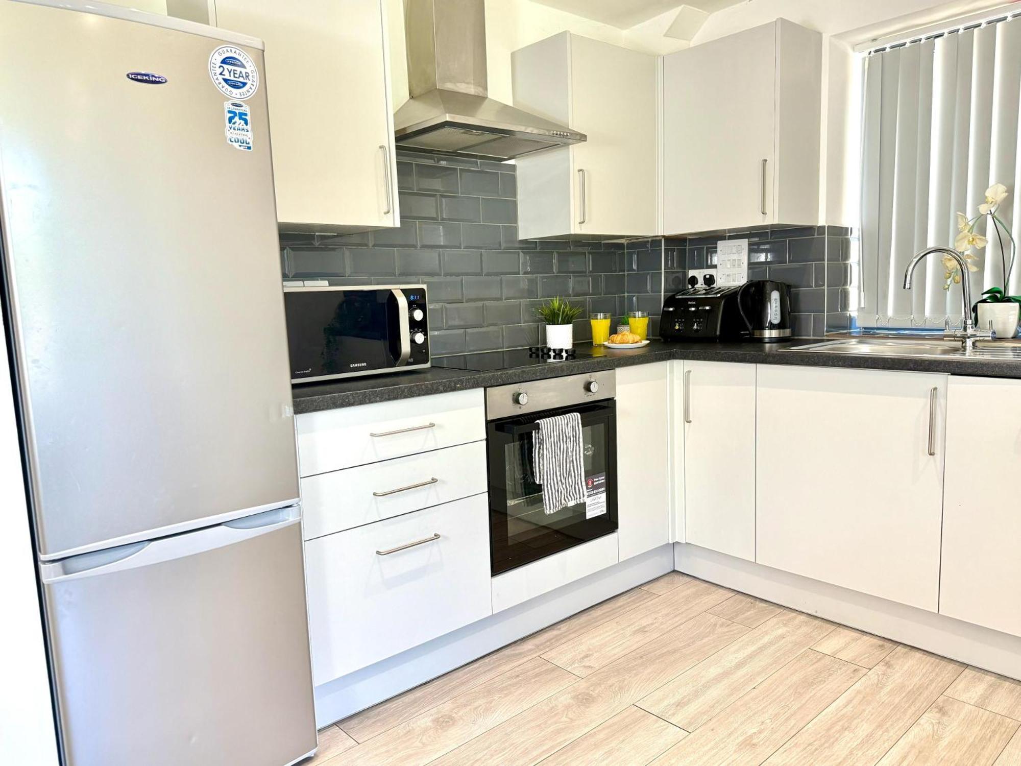 Evergreen Lodge - Two Bed Lux Flat - Parking, Garden, Patio, Wifi, Netflix - Close To Blenheim Palace & Oxford - F3 Kidlington Exteriör bild